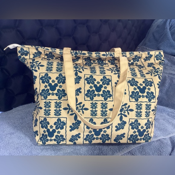 Hawaiian Print Zippered Tote Bag - Picture 4 of 7